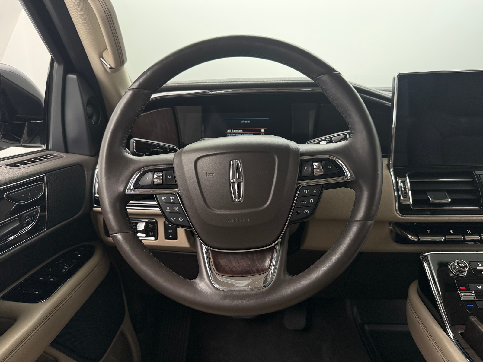 Thumbnail: 2022 Lincoln Navigator - 4