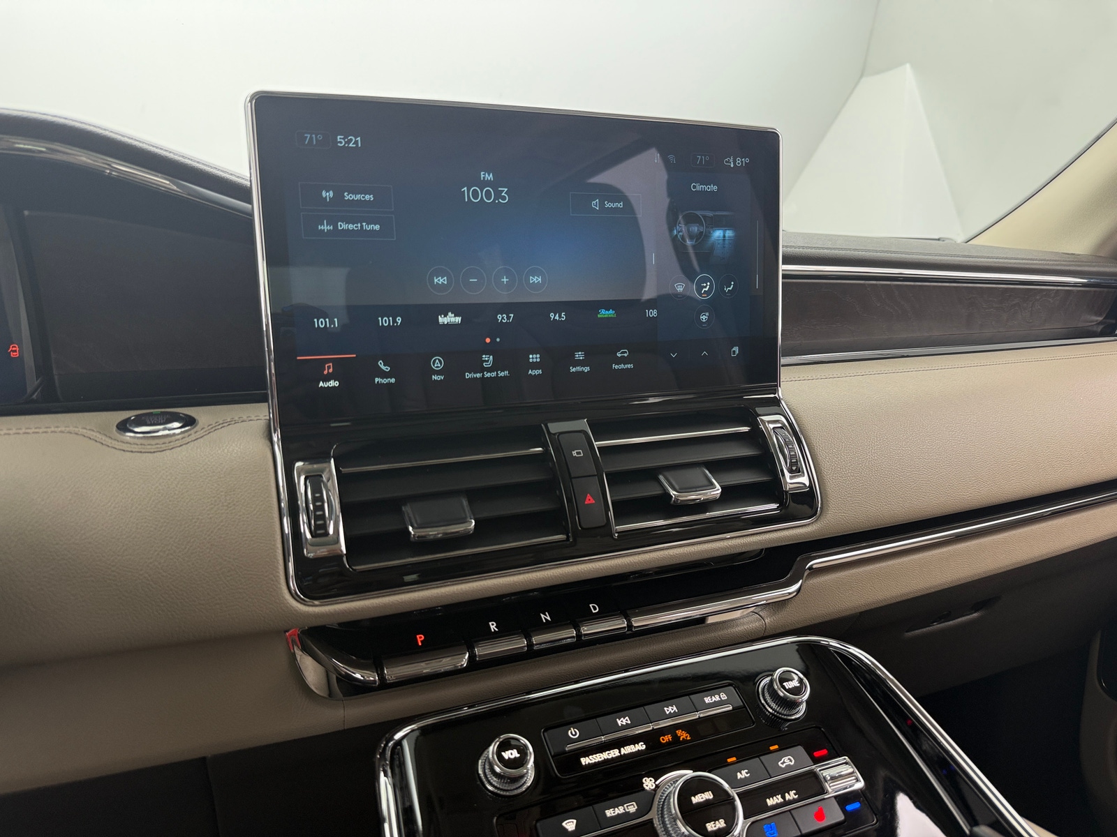 Thumbnail: 2022 Lincoln Navigator - 3