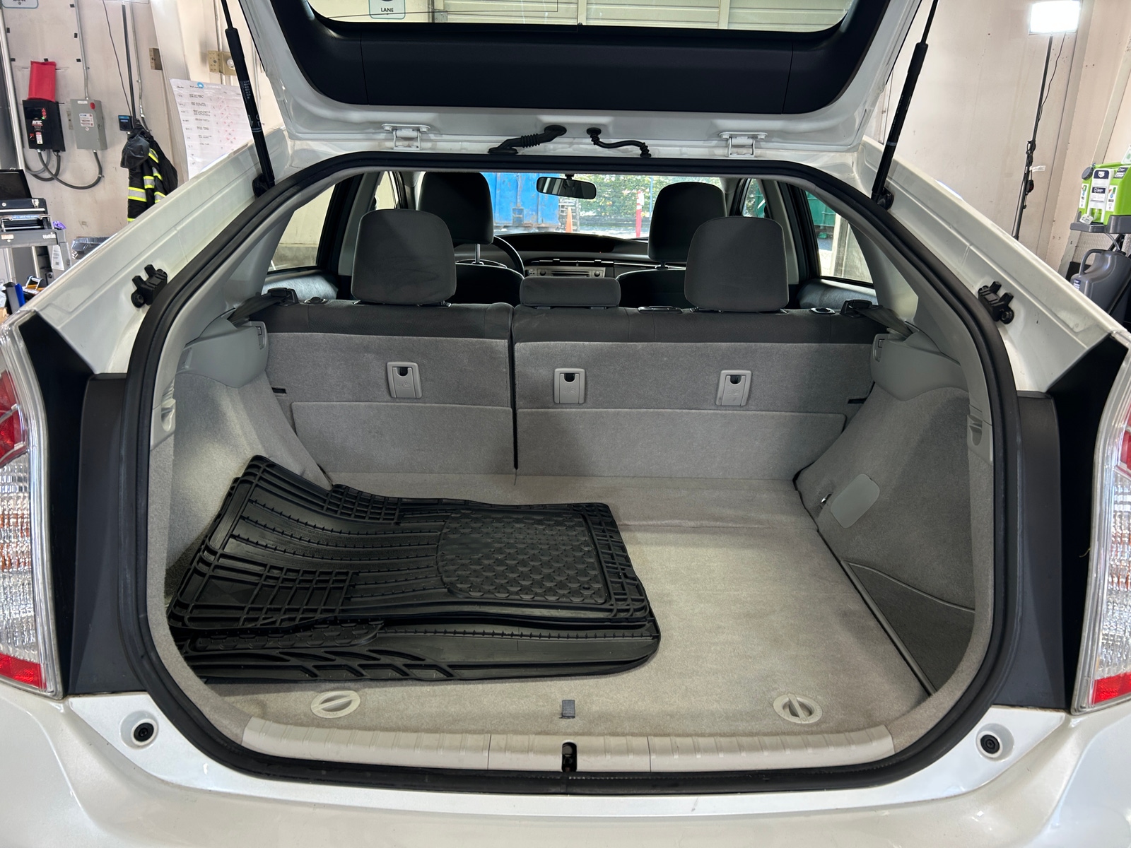 Thumbnail: 2015 Toyota Prius - 7