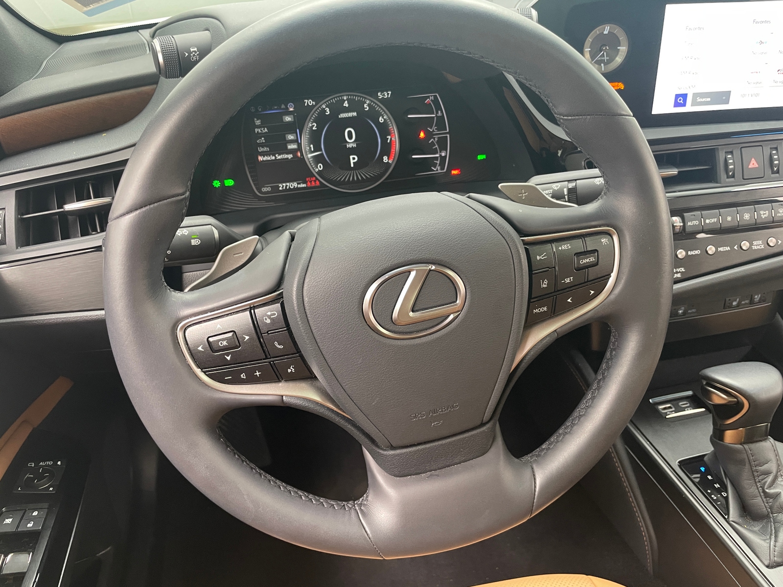 Thumbnail: 2025 Lexus ES - 4