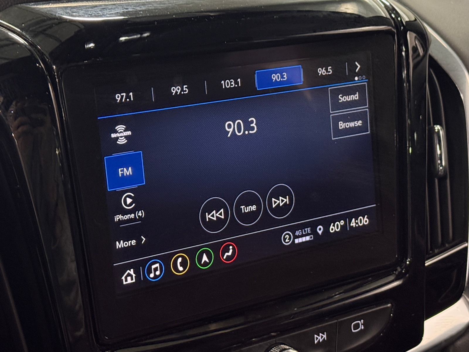 Thumbnail: 2023 Chevrolet Traverse - 3