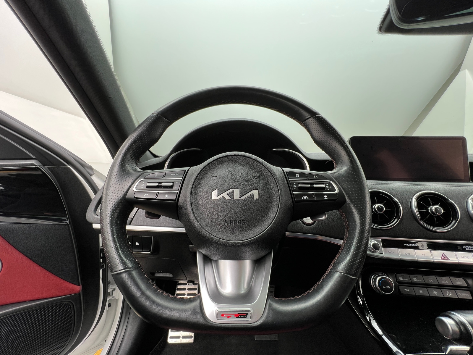 Thumbnail: 2022 Kia Stinger - 4