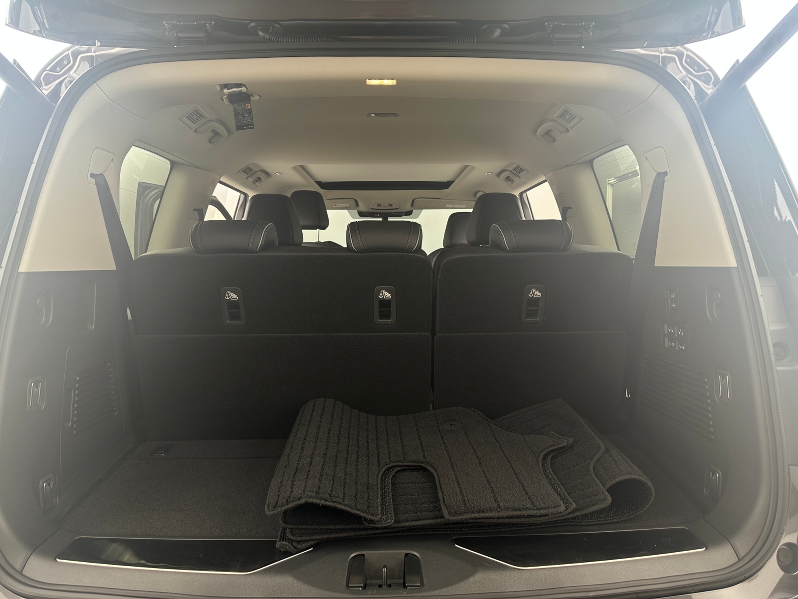 Thumbnail: 2025 INFINITI QX80 - 6