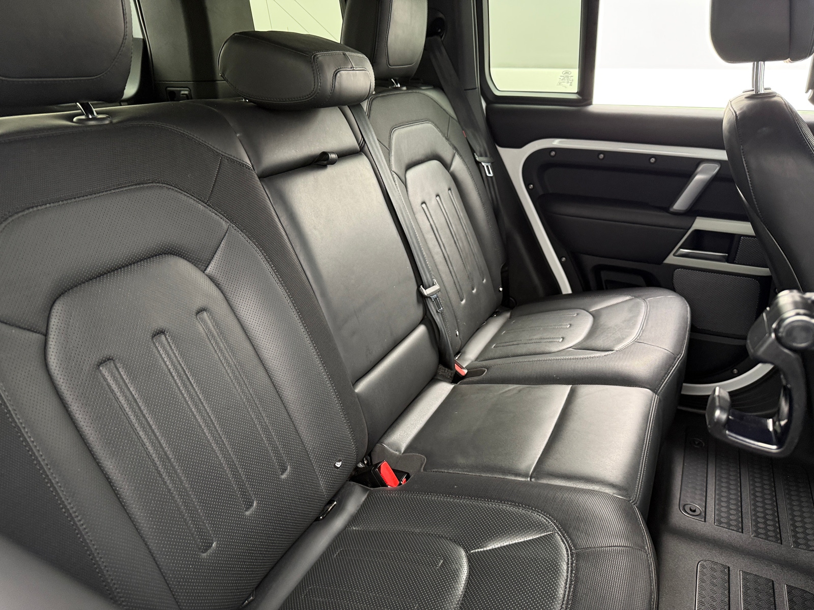 Thumbnail: 2022 Land Rover Defender - 5