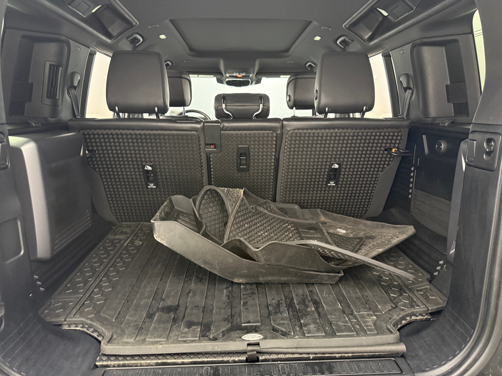 Thumbnail: 2022 Land Rover Defender - 6