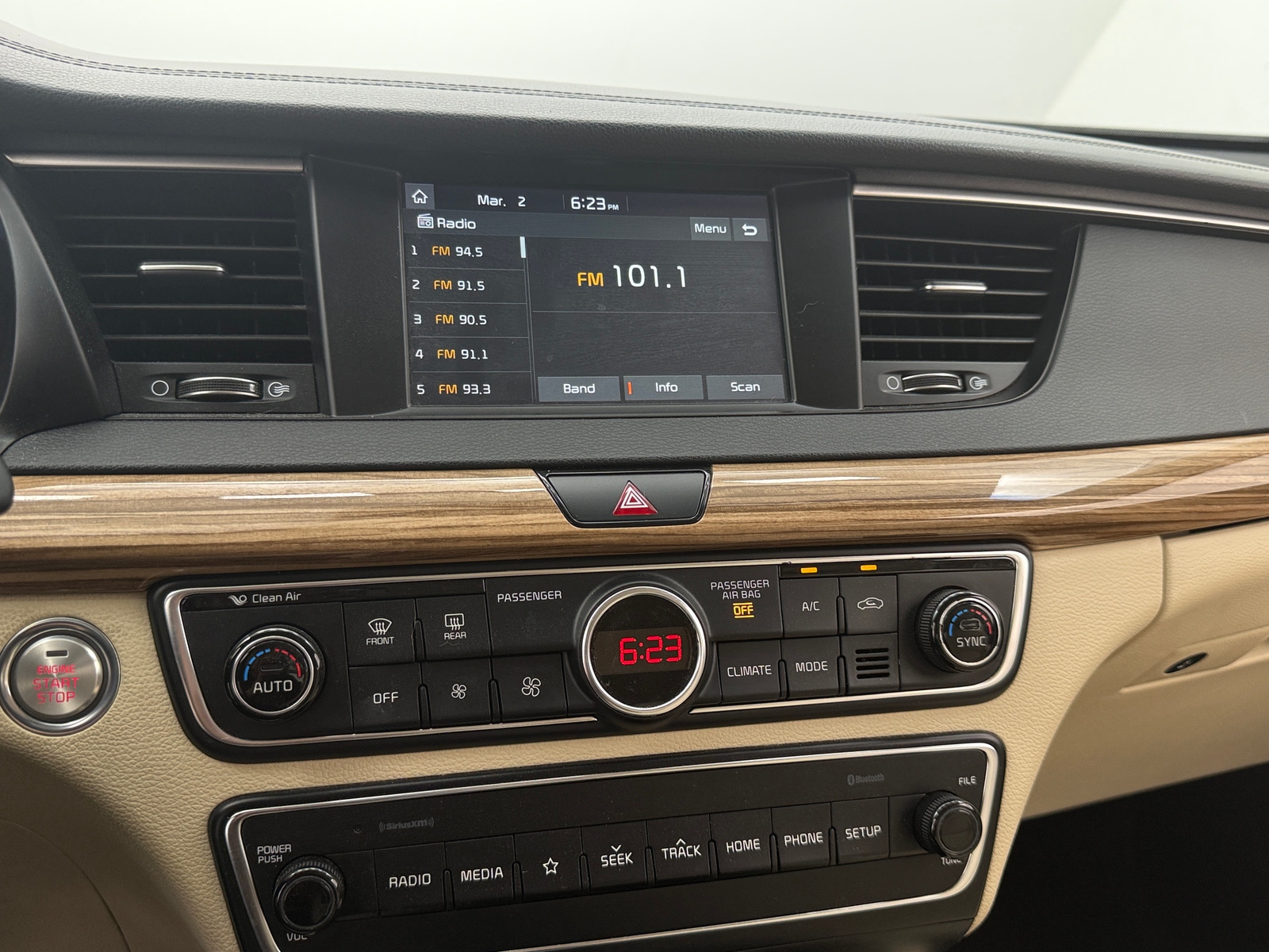 Thumbnail: 2019 Kia Cadenza - 3