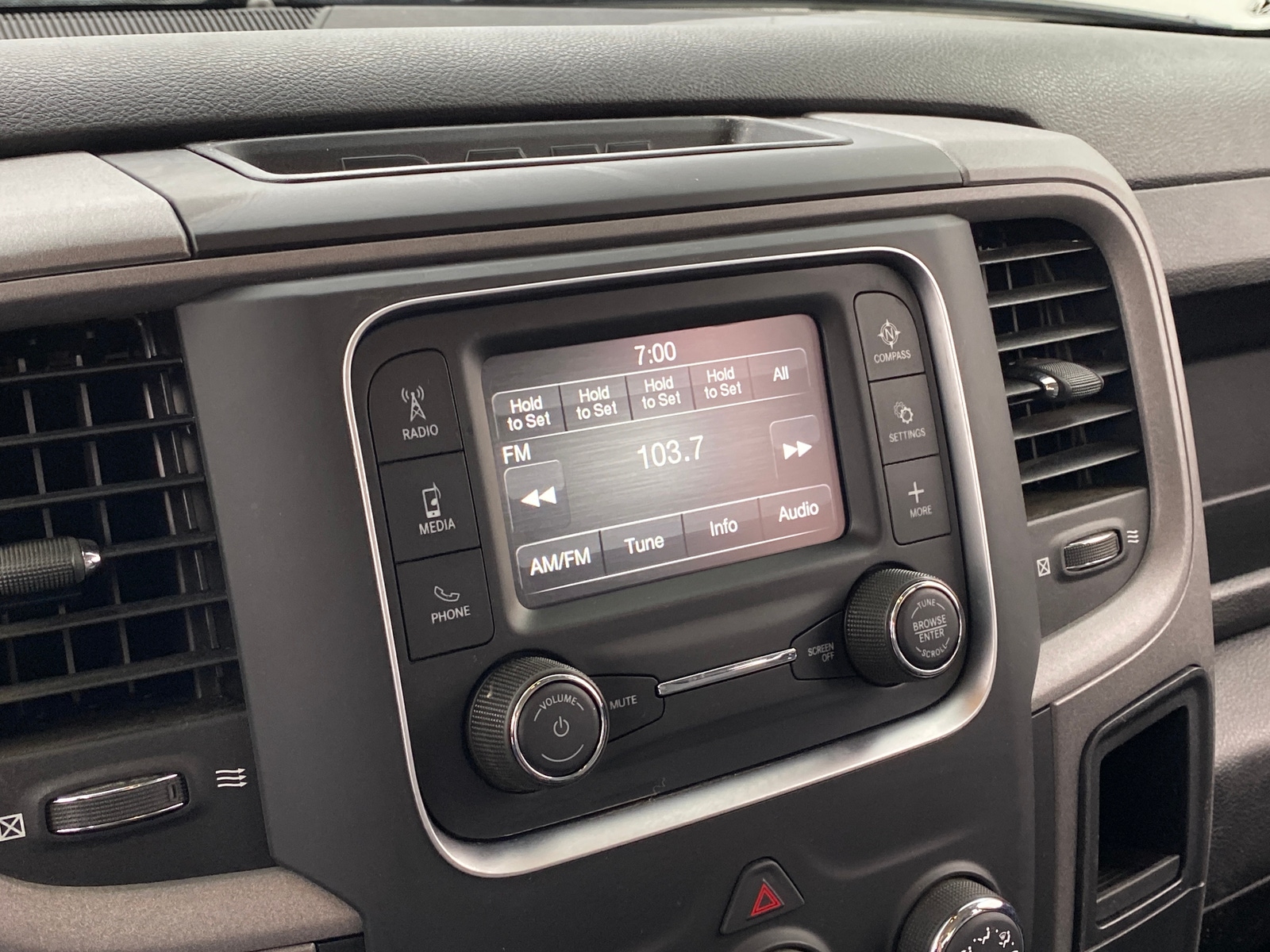 Thumbnail: 2022 RAM 1500 Classic - 4