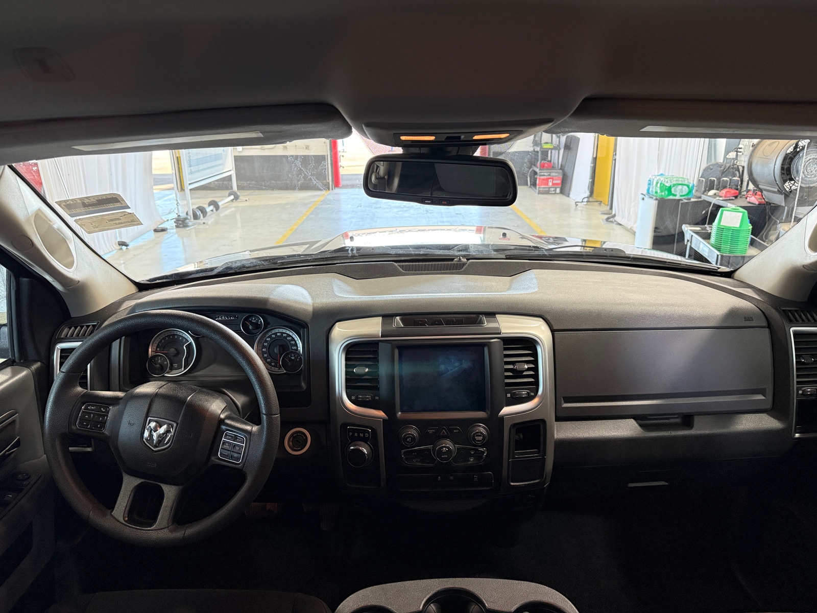 Thumbnail: 2019 RAM 1500 Classic - 3