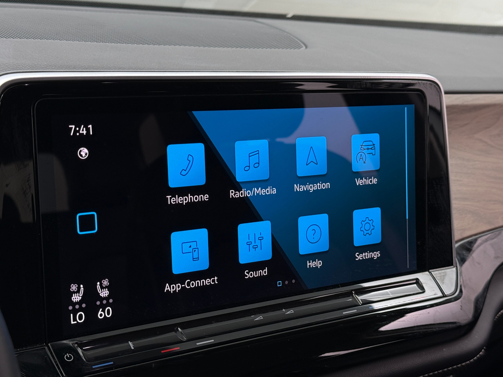 Thumbnail: 2024 Volkswagen Atlas - 3