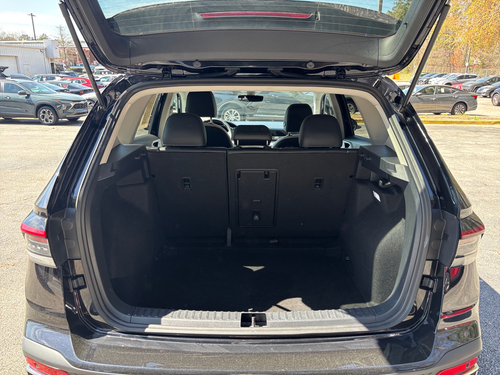 Thumbnail: 2025 Volkswagen Taos - 6