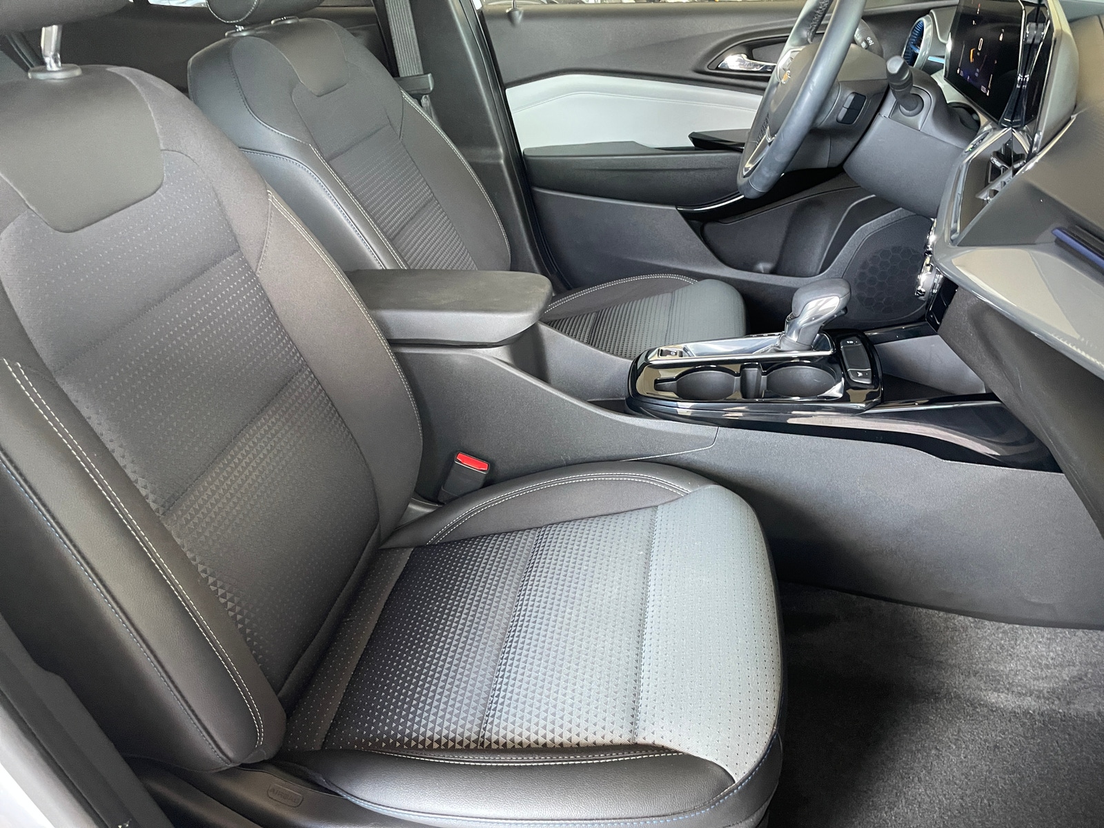 Thumbnail: 2025 Chevrolet Trax - 2