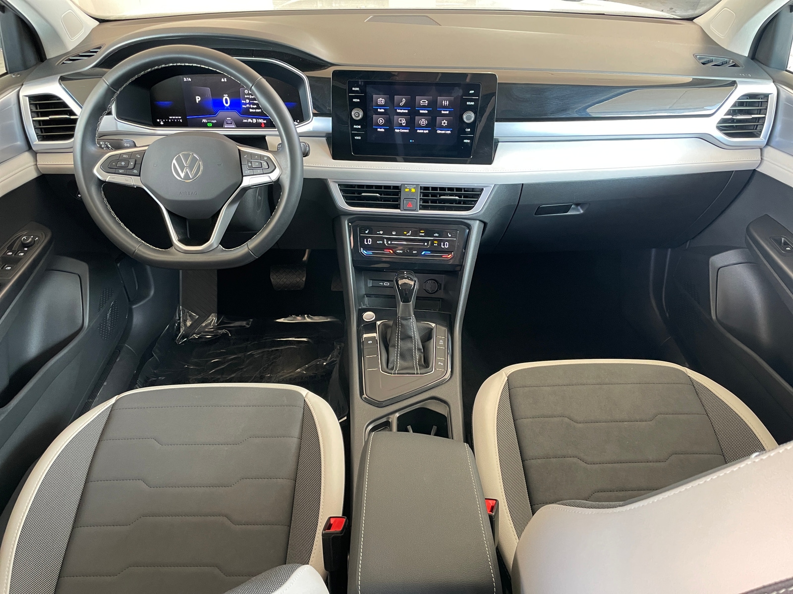 Thumbnail: 2025 Volkswagen Taos - 3