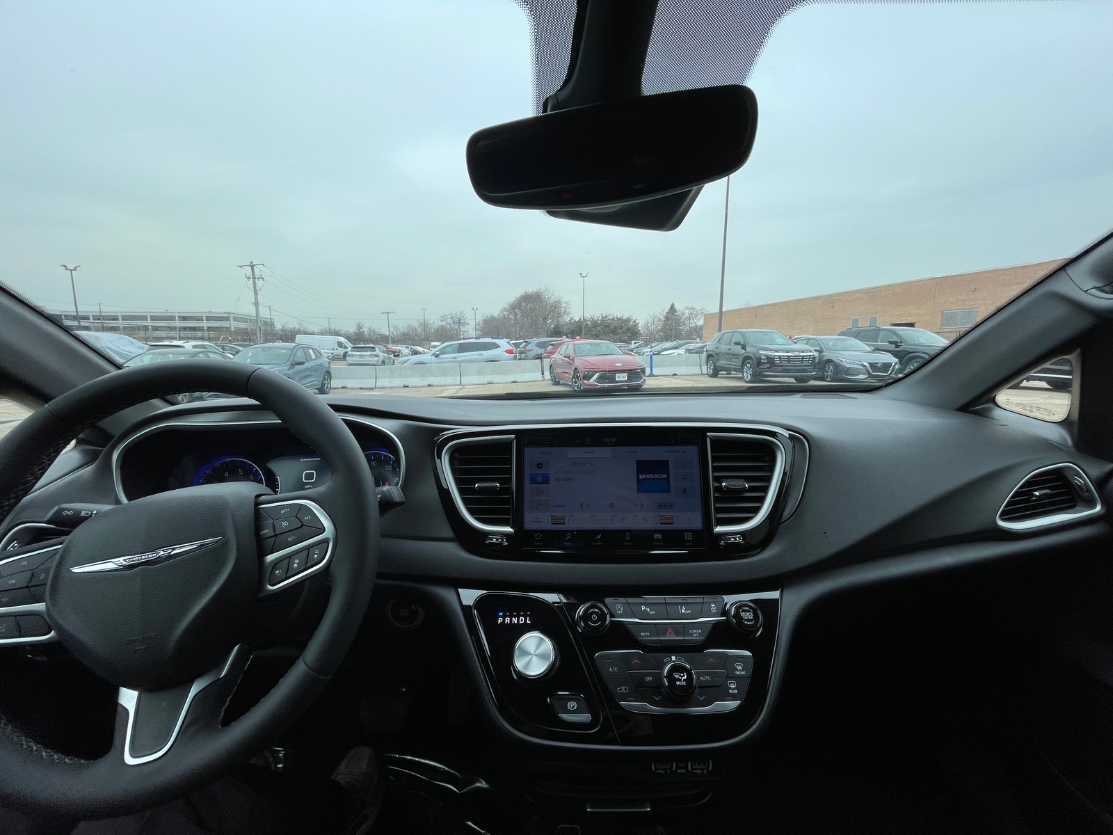 Thumbnail: 2025 Chrysler Pacifica - 3