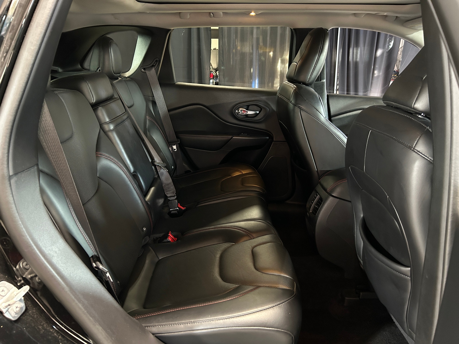 Thumbnail: 2019 Jeep Cherokee - 5