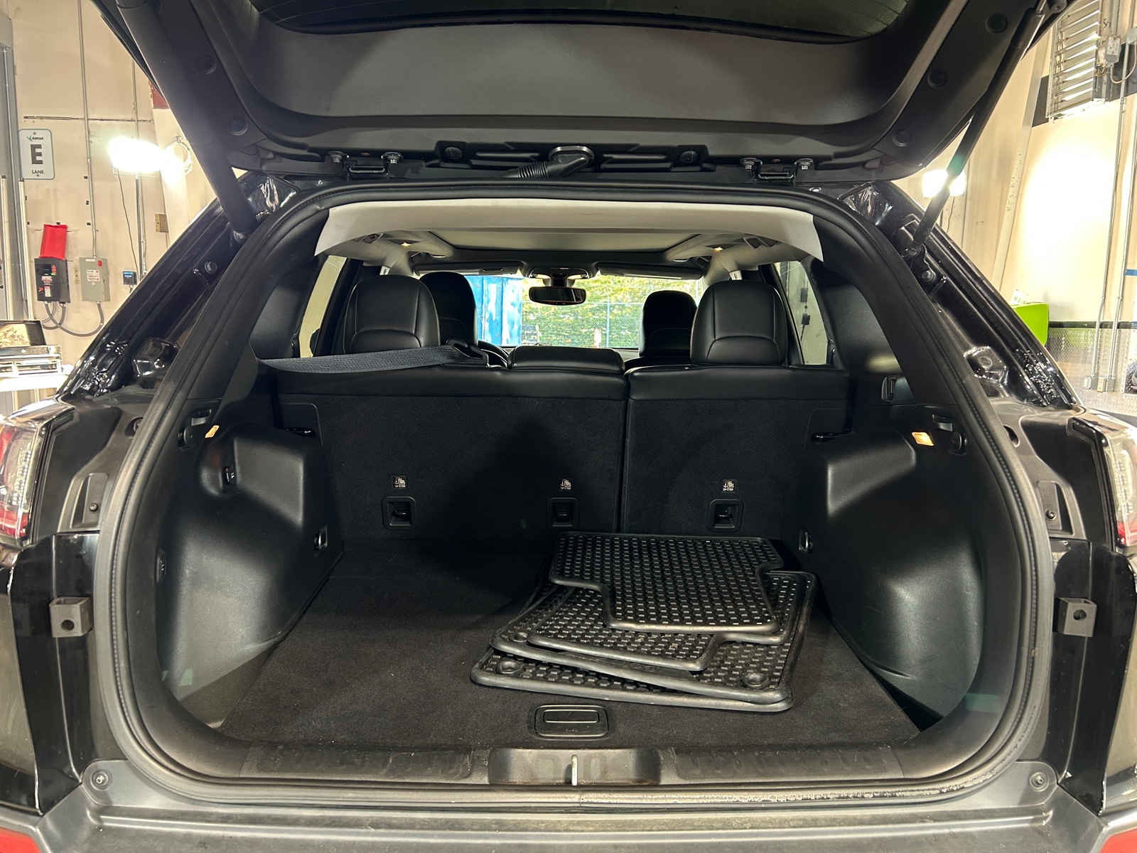 Thumbnail: 2019 Jeep Cherokee - 6