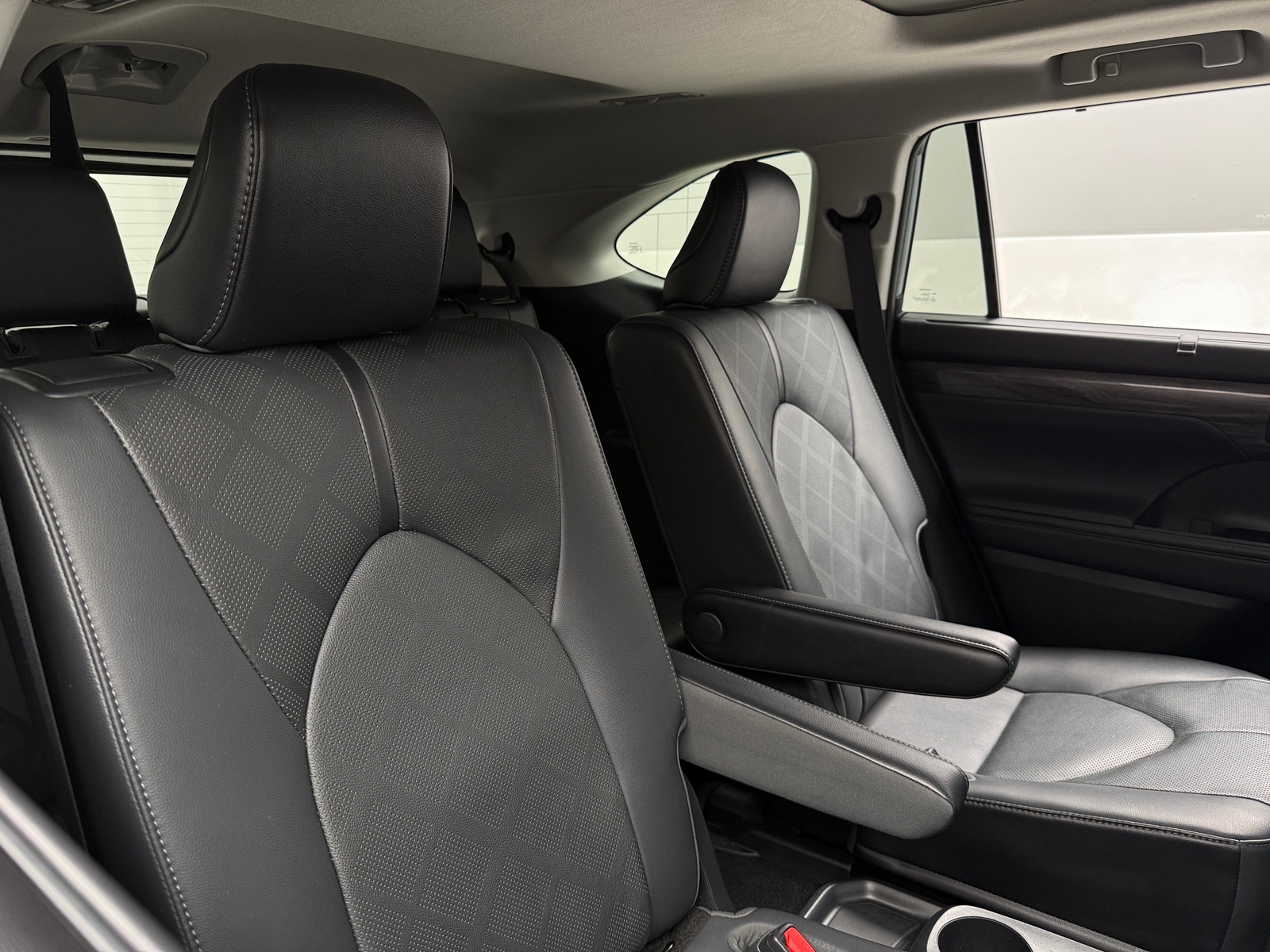 Thumbnail: 2021 Toyota Highlander - 5