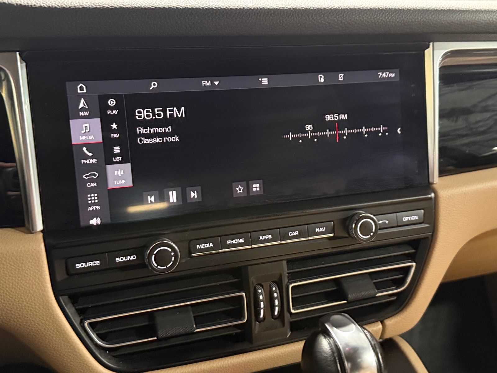 Thumbnail: 2019 Porsche Macan - 4