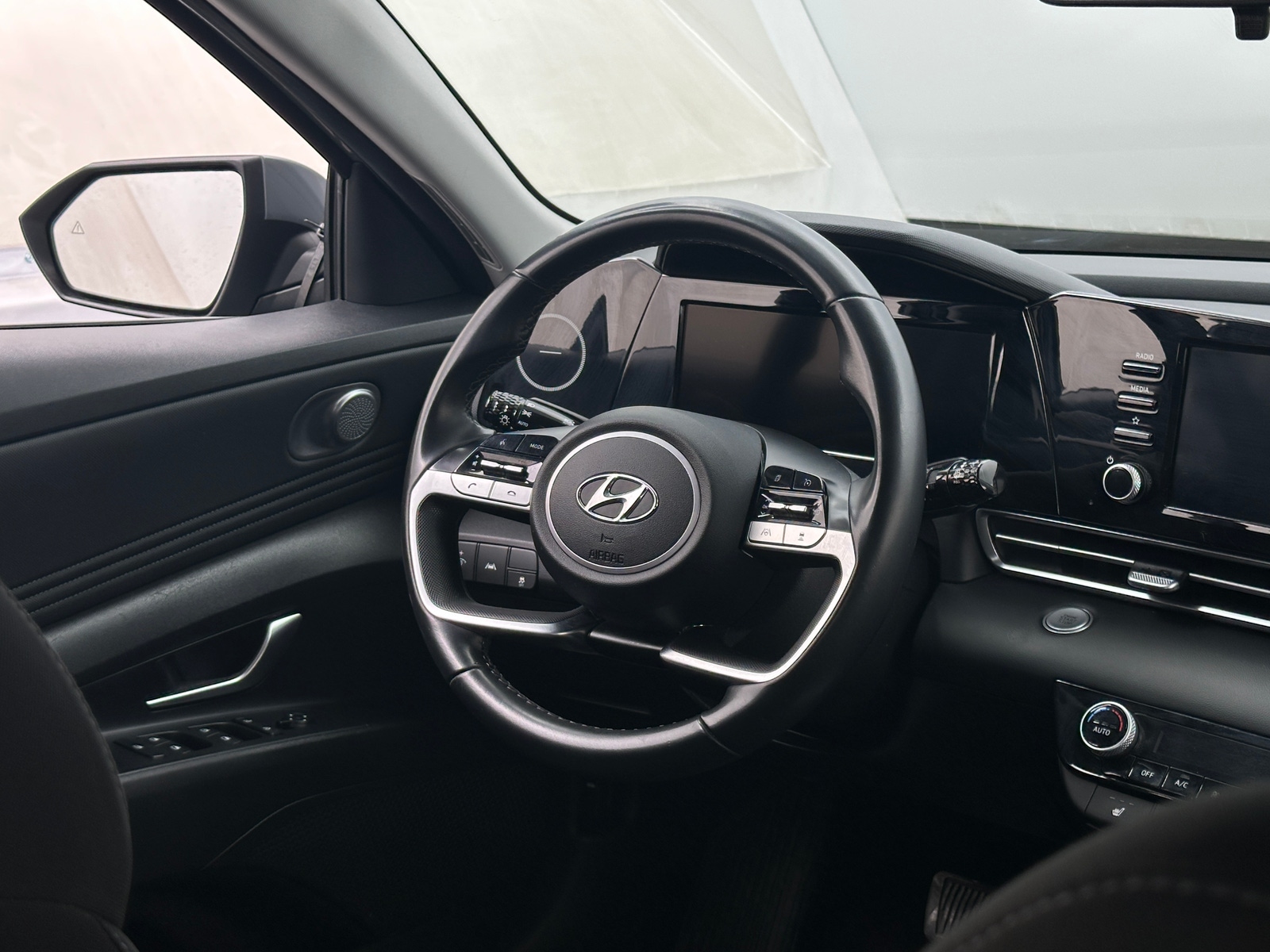 Thumbnail: 2022 Hyundai Elantra - 5