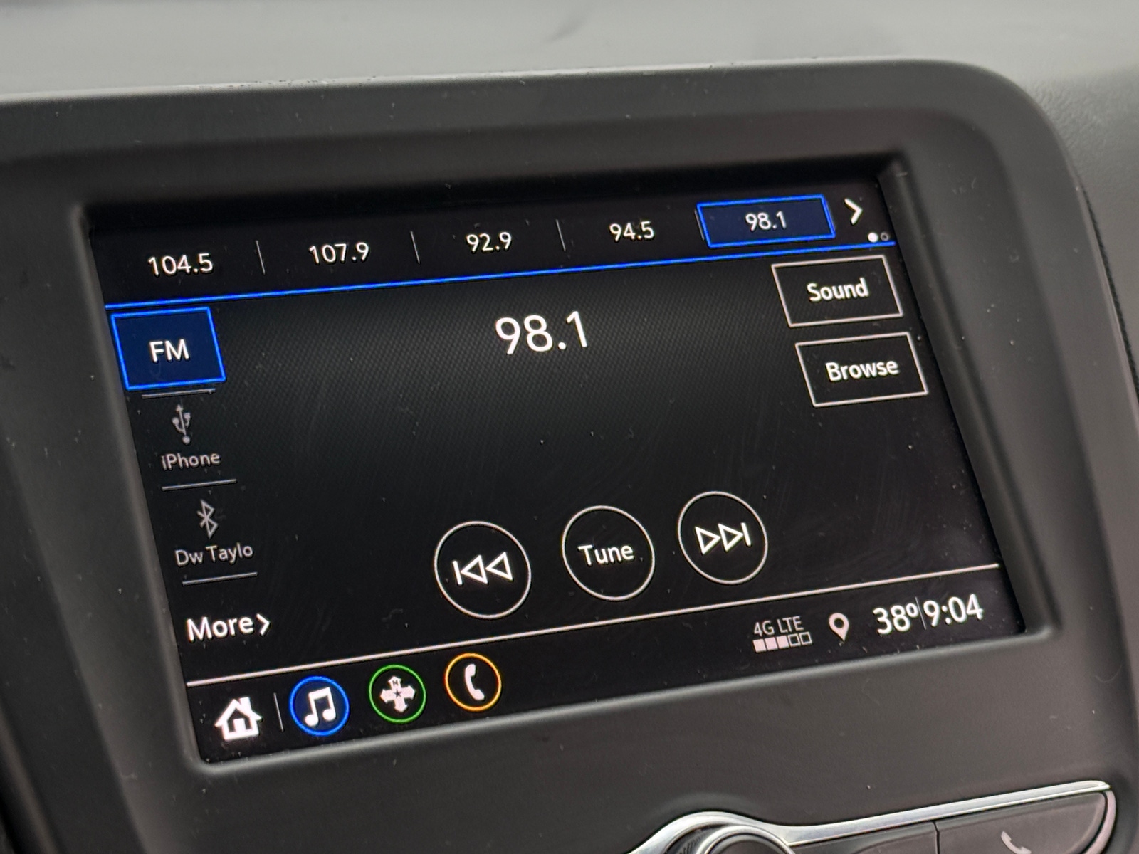 Thumbnail: 2021 Chevrolet Equinox - 4