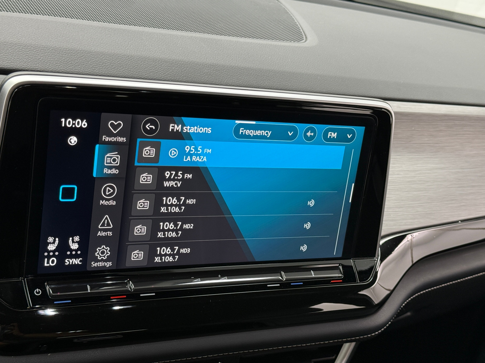 Thumbnail: 2025 Volkswagen Atlas - 3