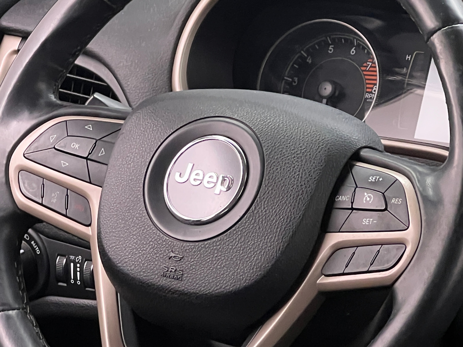 Thumbnail: 2017 Jeep Cherokee - 5