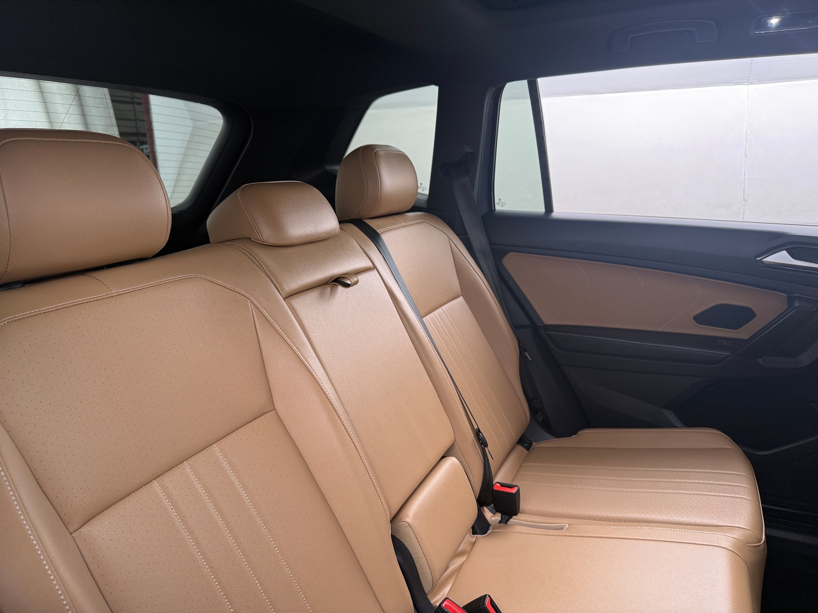 Thumbnail: 2022 Volkswagen Tiguan - 5