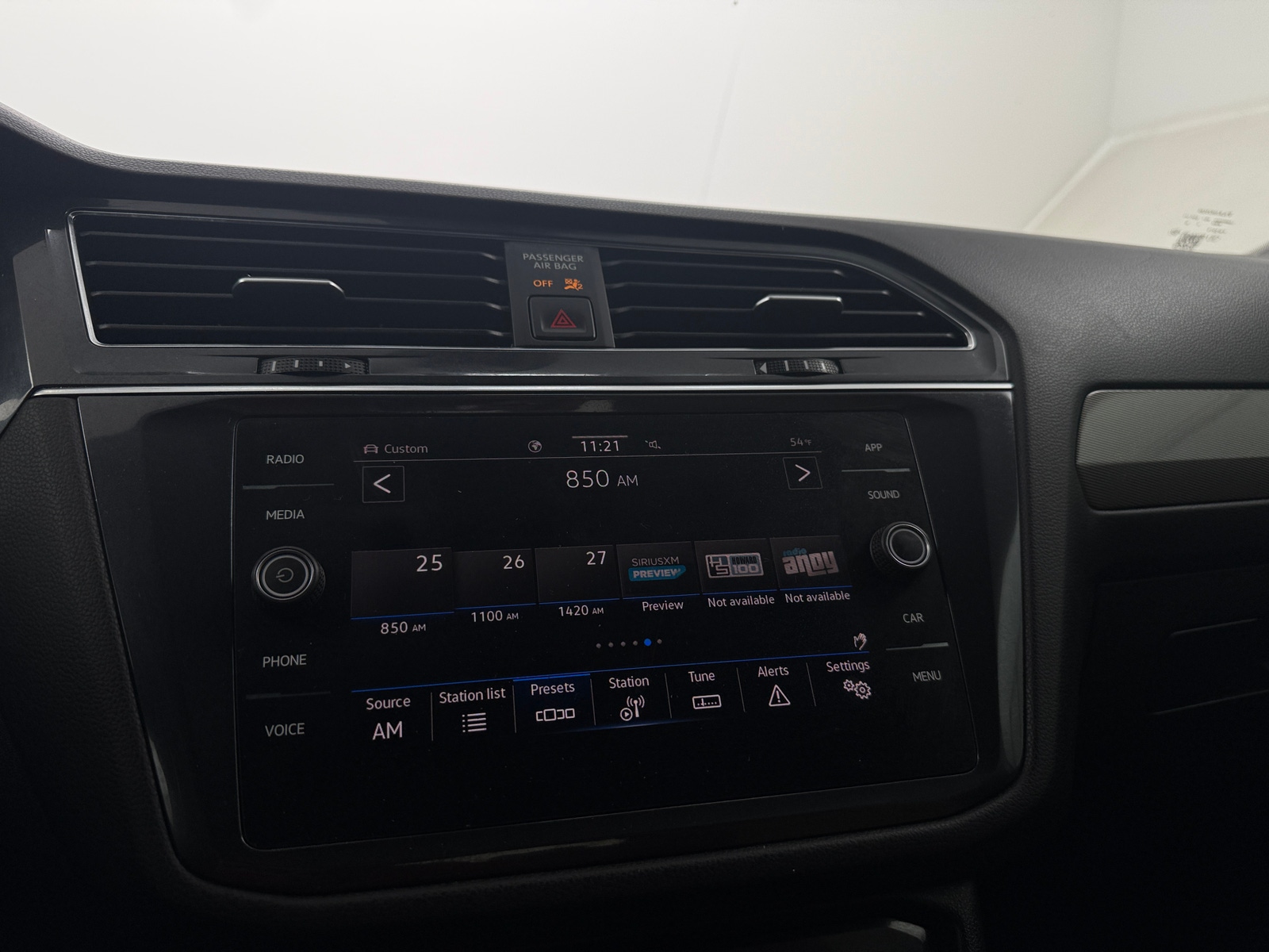 Thumbnail: 2022 Volkswagen Tiguan - 3