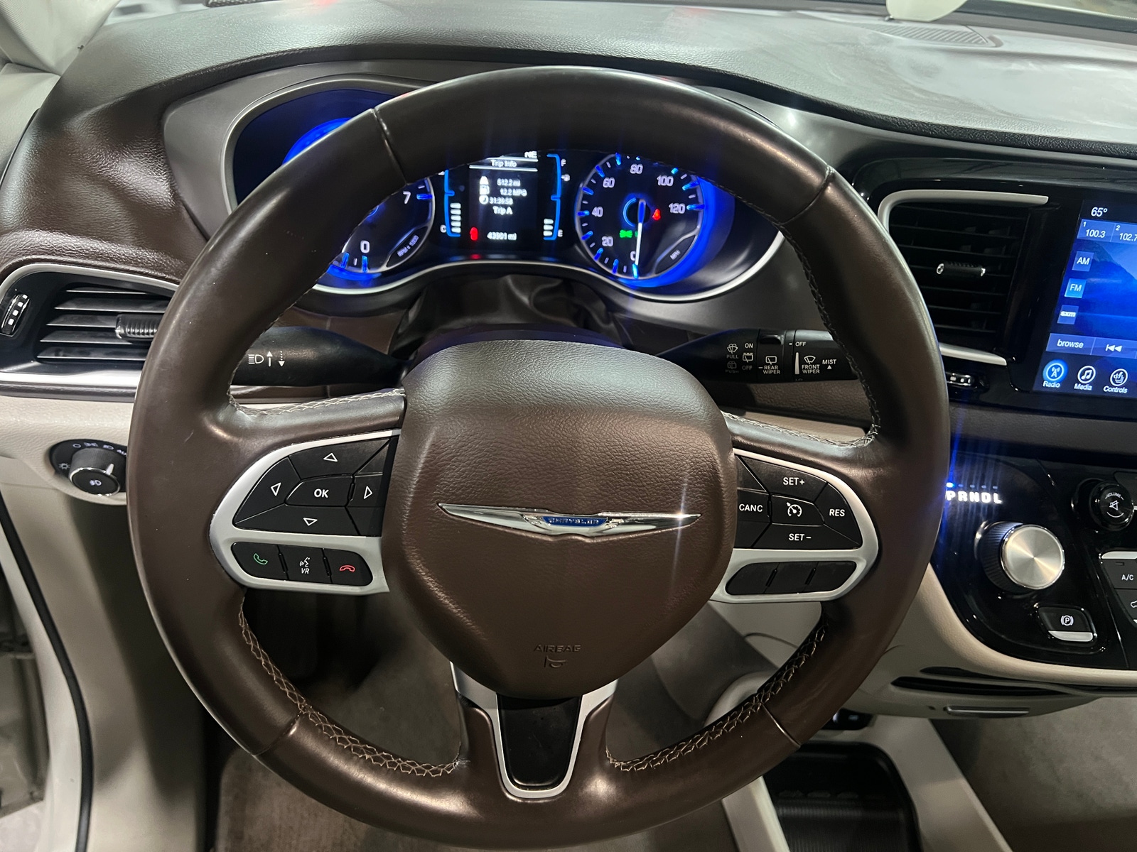 Thumbnail: 2017 Chrysler Pacifica - 4