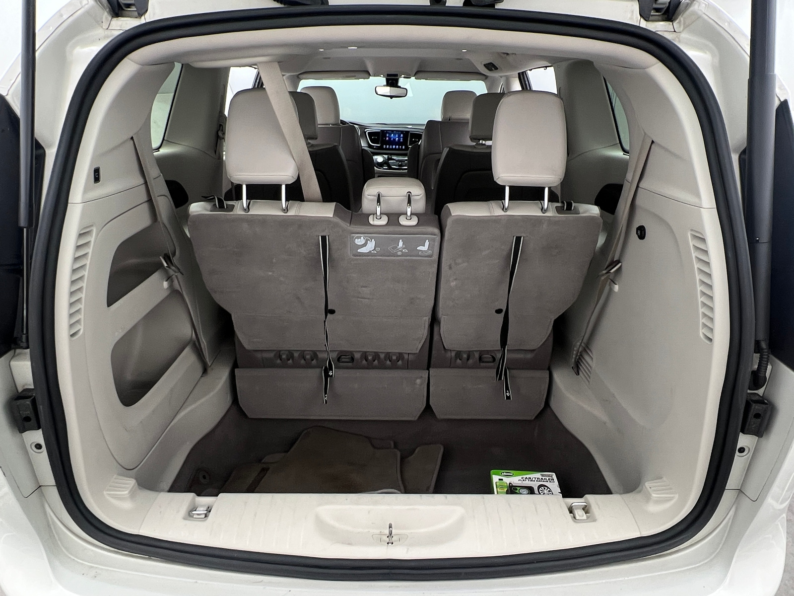 Thumbnail: 2017 Chrysler Pacifica - 6