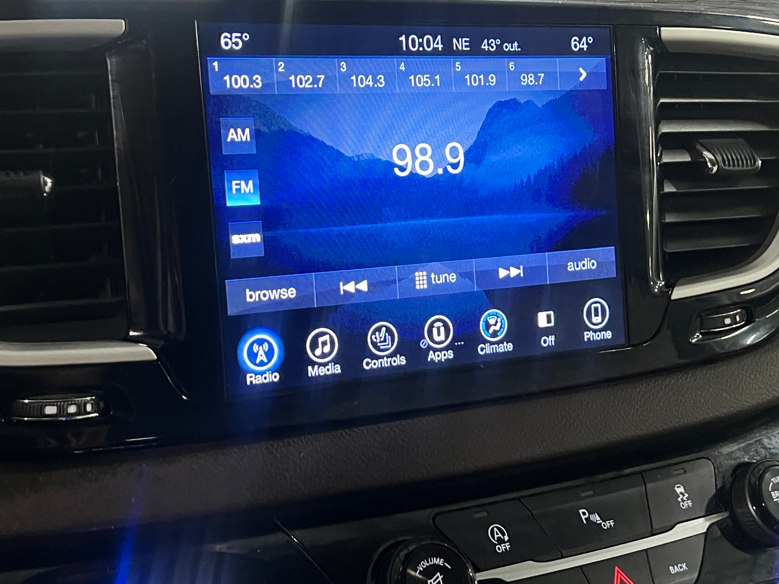 Thumbnail: 2017 Chrysler Pacifica - 3