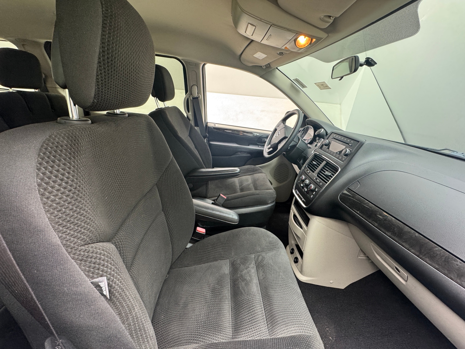 Thumbnail: 2017 Dodge Grand Caravan - 2