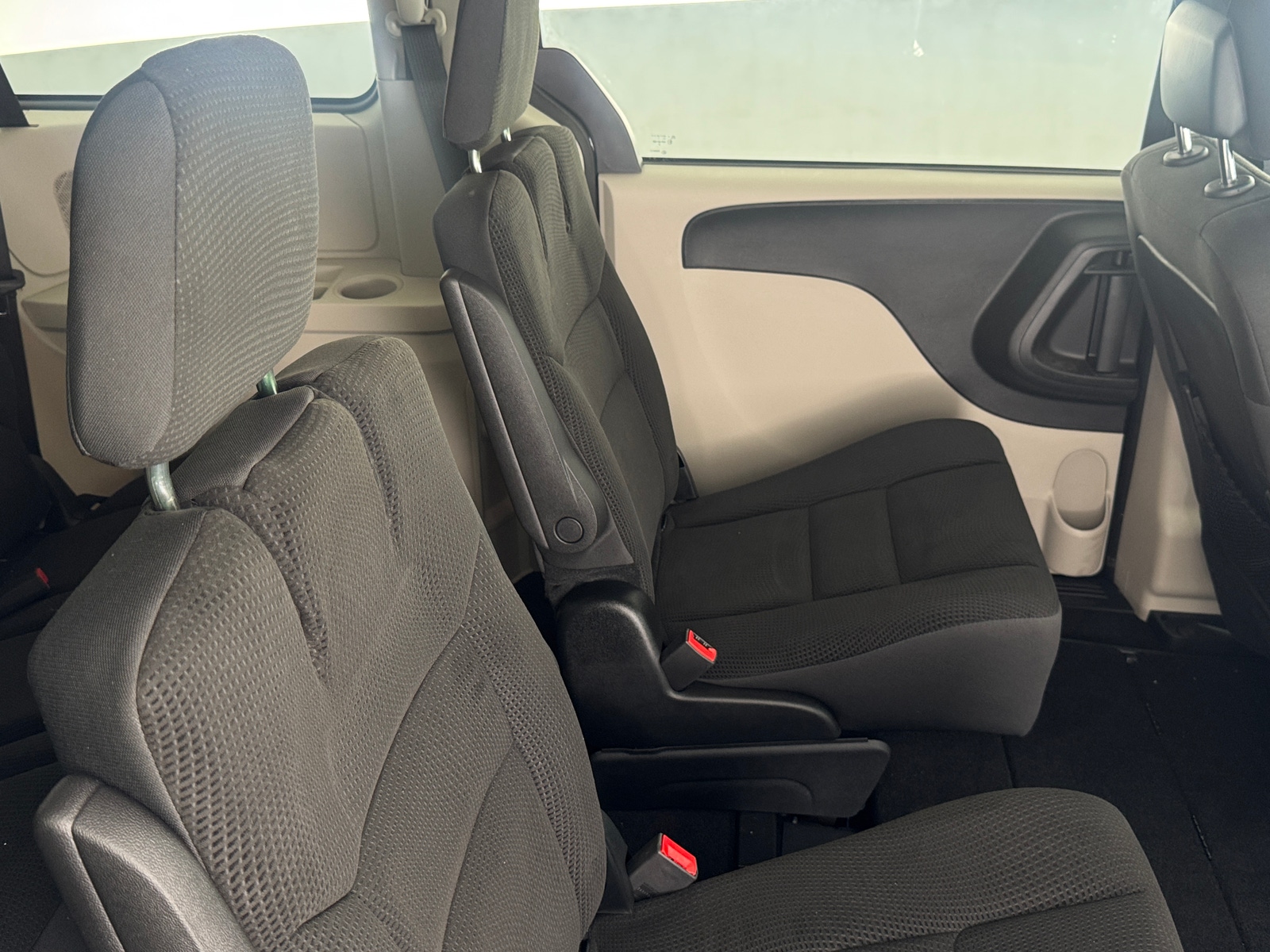 Thumbnail: 2017 Dodge Grand Caravan - 6