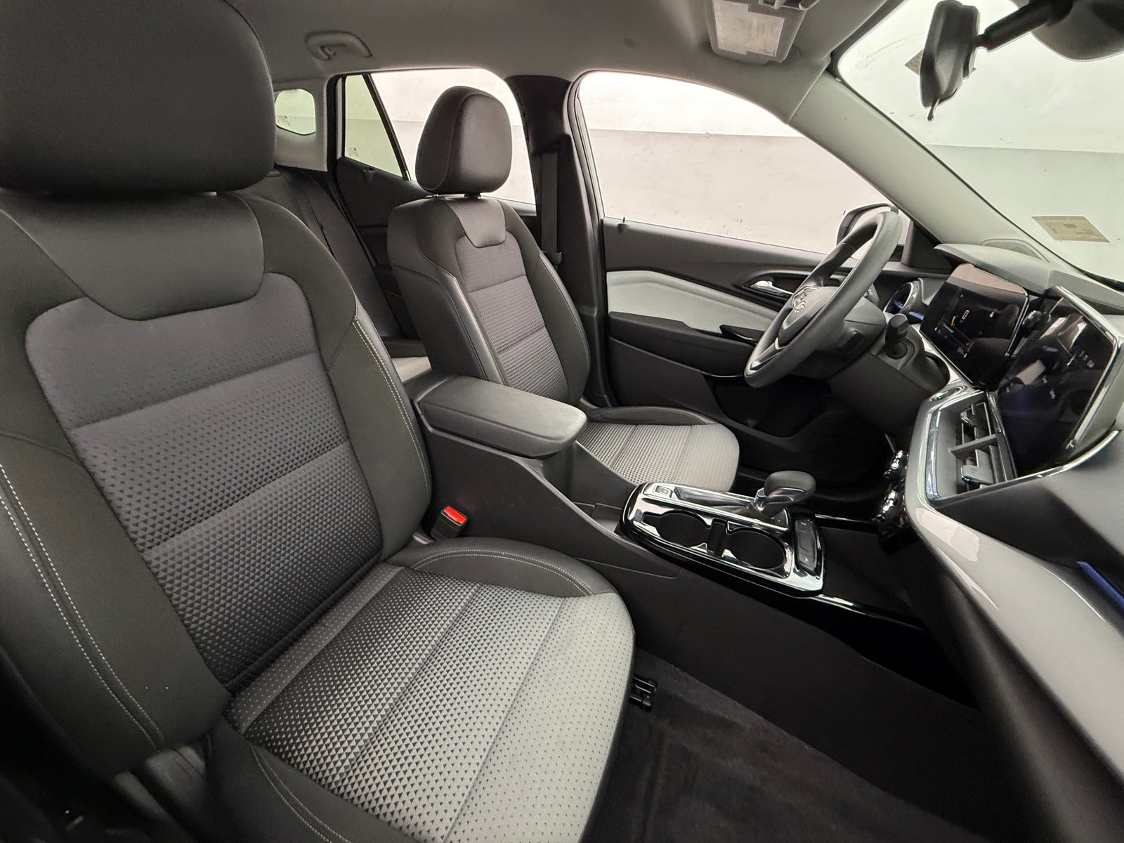 Thumbnail: 2025 Chevrolet Trax - 2