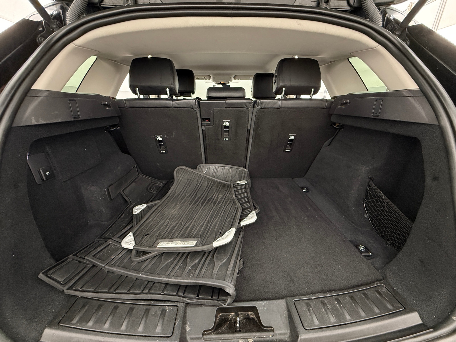 Thumbnail: 2020 Land Rover Range Rover Evoque - 6