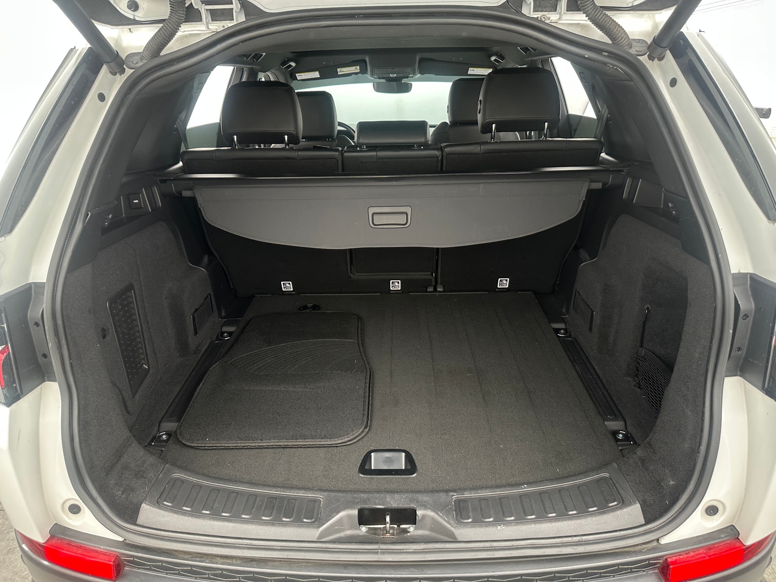 Thumbnail: 2022 Land Rover Discovery Sport - 6