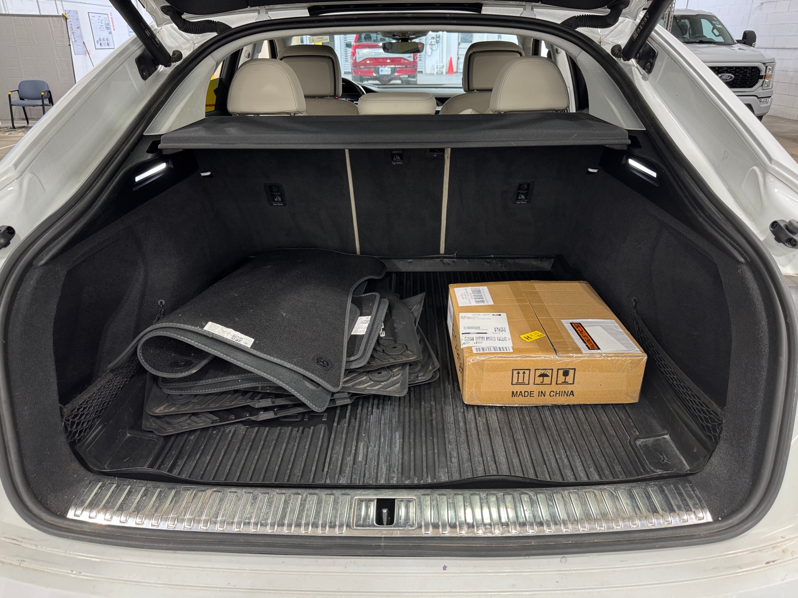 Thumbnail: 2021 Audi e-tron S - 6