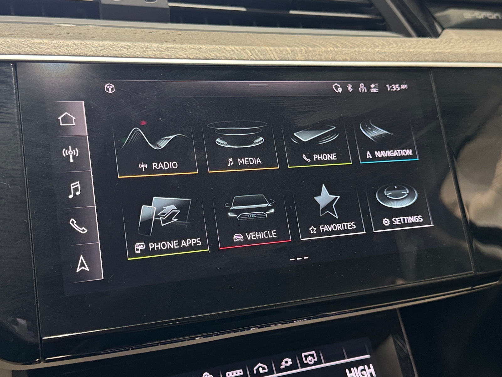 Thumbnail: 2021 Audi e-tron S - 3