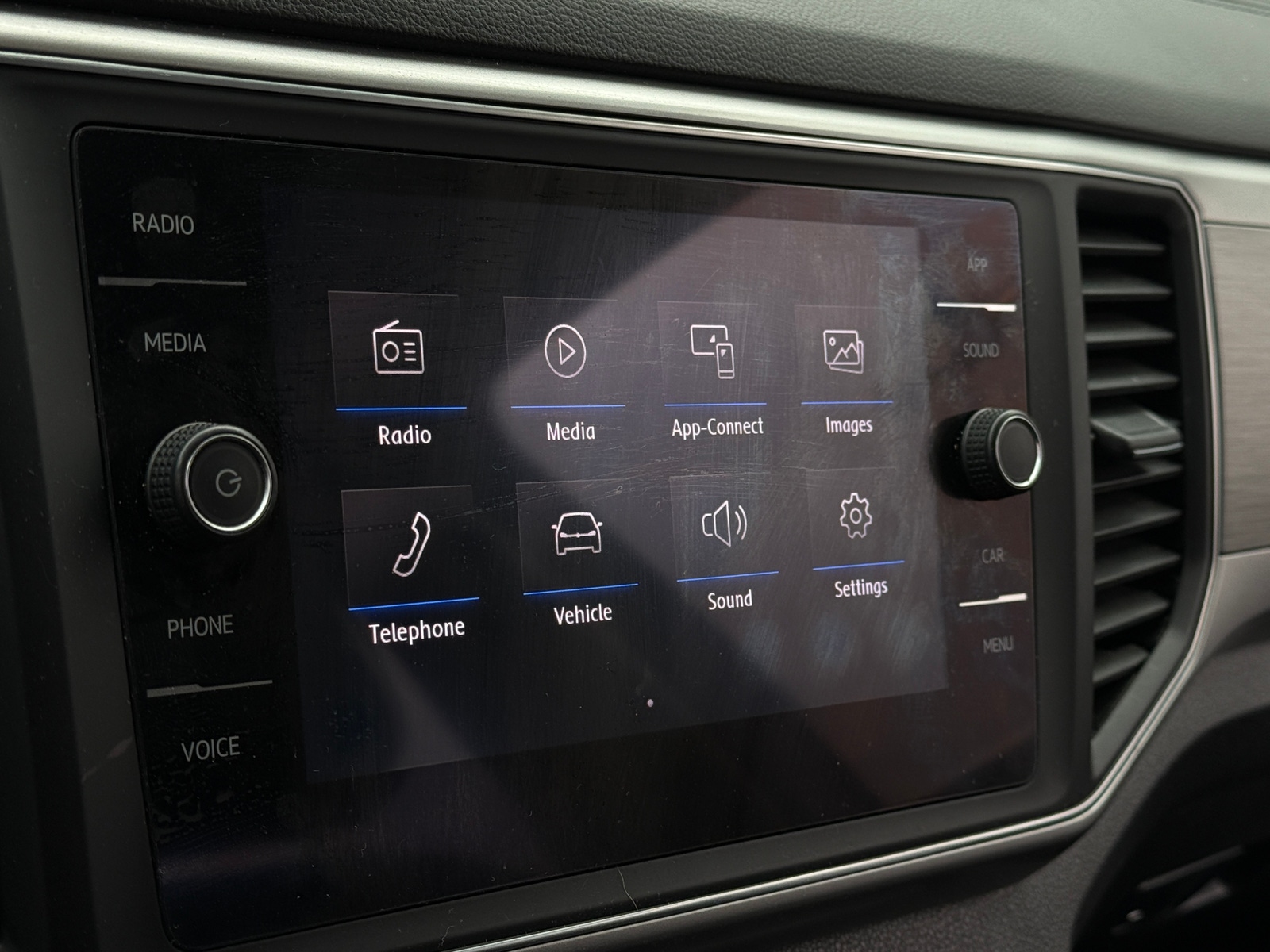 Thumbnail: 2018 Volkswagen Atlas - 3