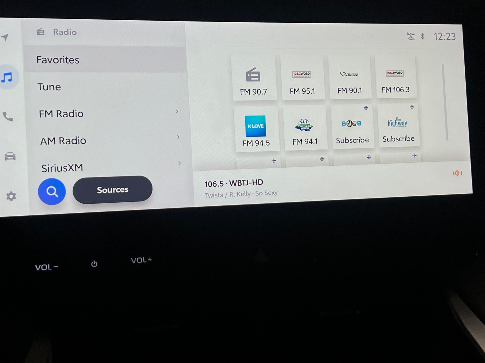 Thumbnail: 2023 Toyota Venza - 3