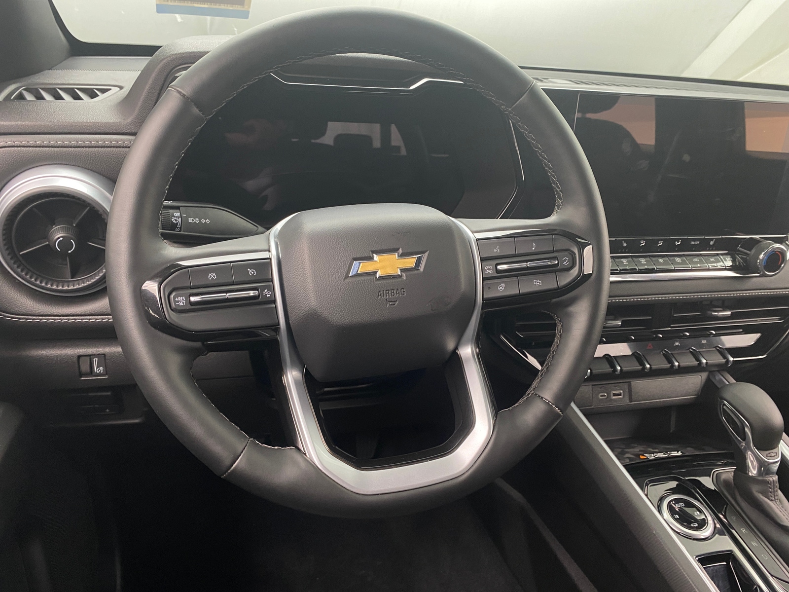 Thumbnail: 2024 Chevrolet Colorado - 5