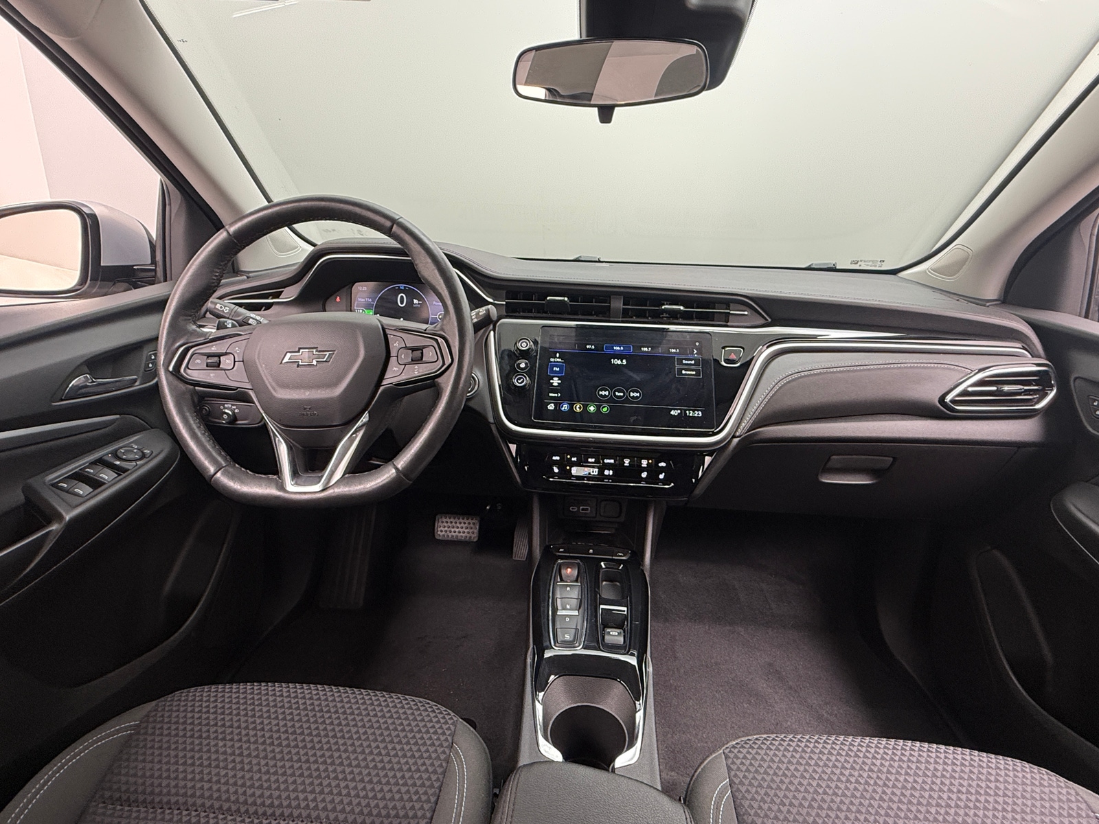 Thumbnail: 2023 Chevrolet Bolt EUV - 3