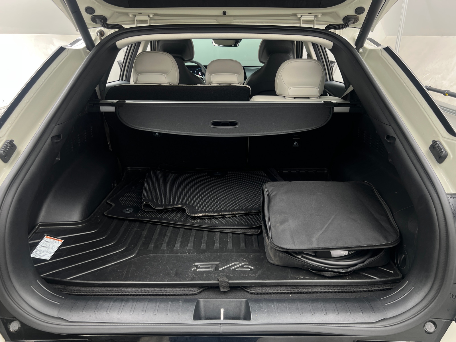 Thumbnail: 2022 Kia EV6 - 6