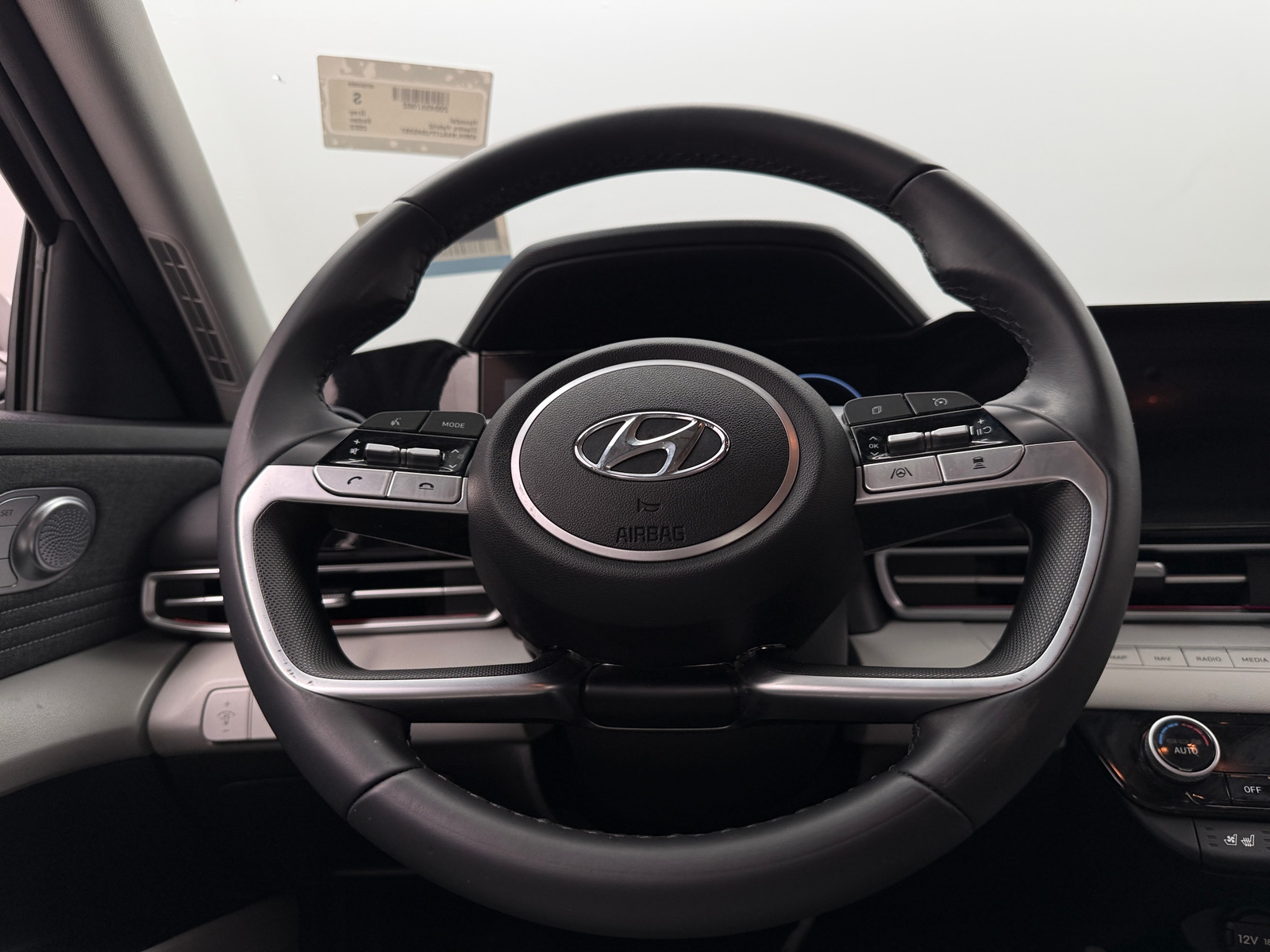 Thumbnail: 2023 Hyundai Elantra - 4