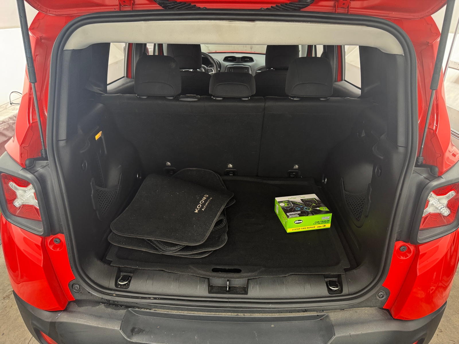 Thumbnail: 2018 Jeep Renegade - 7