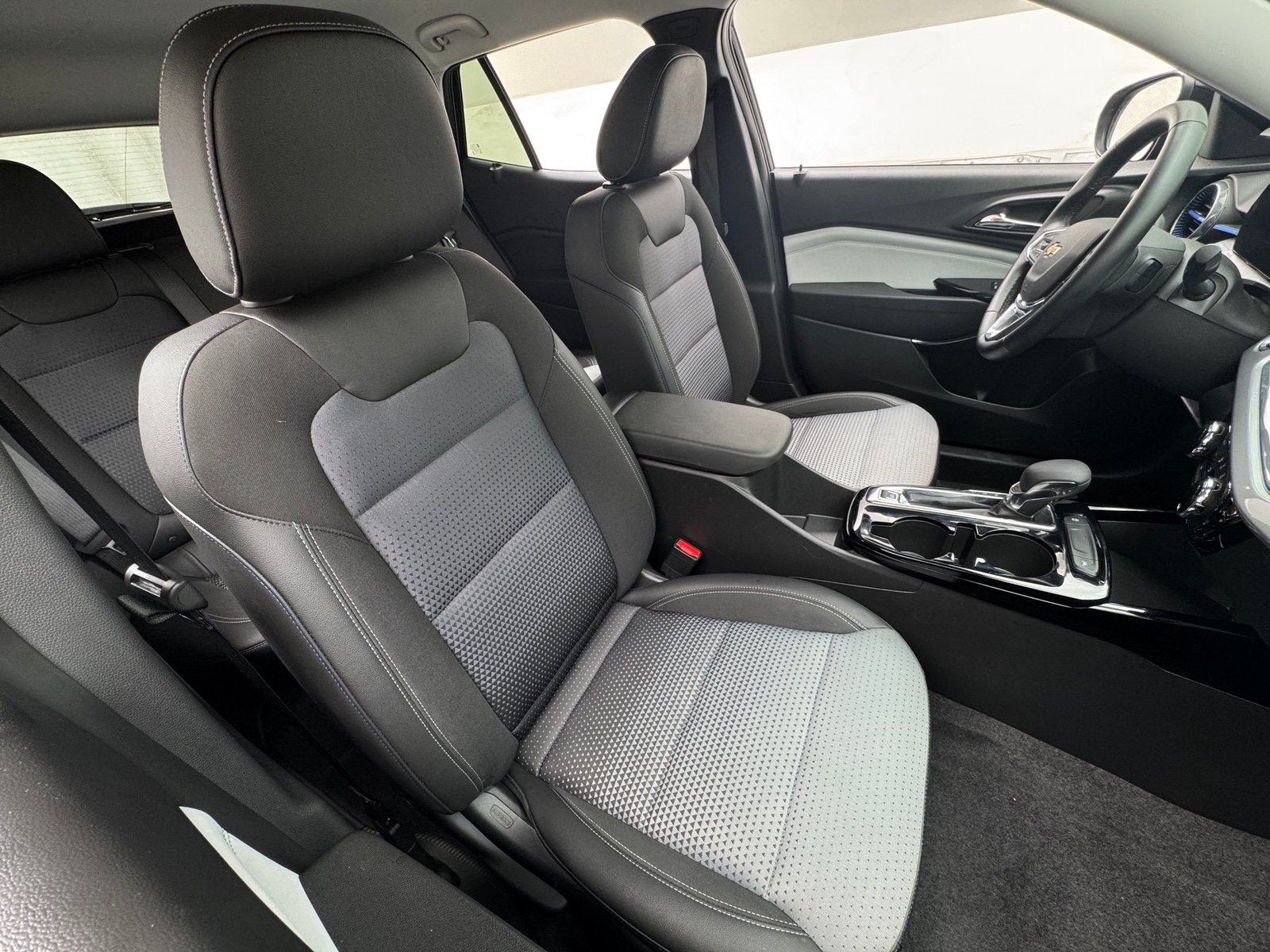 Thumbnail: 2025 Chevrolet Trax - 2