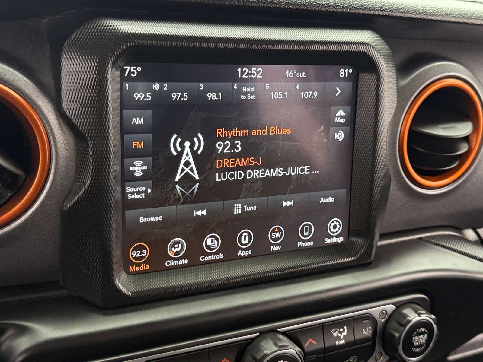 Thumbnail: 2021 Jeep Gladiator - 4