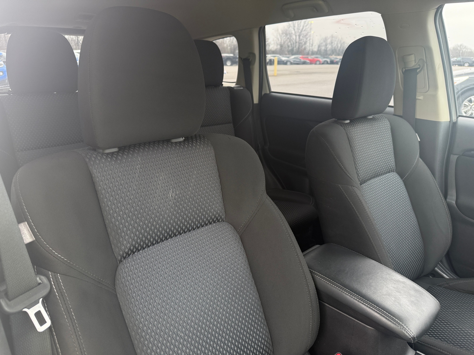 Thumbnail: 2020 Mitsubishi Outlander - 2