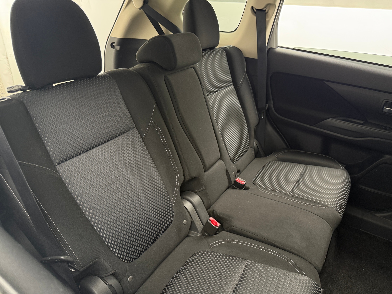 Thumbnail: 2020 Mitsubishi Outlander - 6