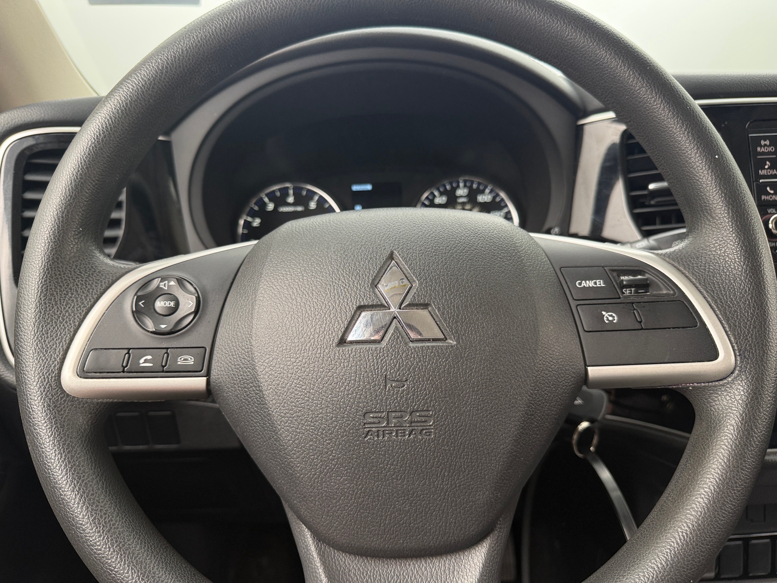 Thumbnail: 2020 Mitsubishi Outlander - 5