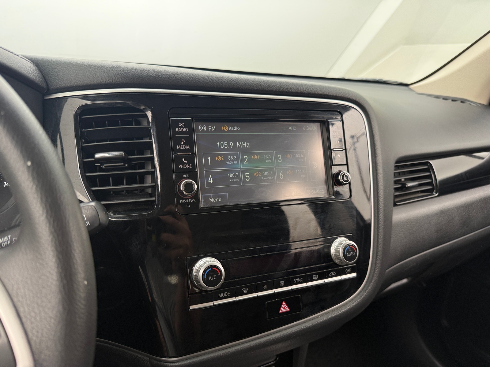 Thumbnail: 2020 Mitsubishi Outlander - 4